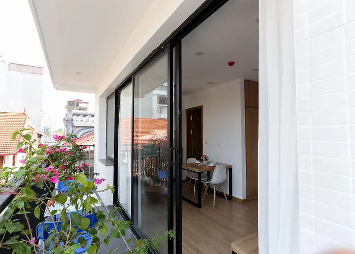 Quiet Hoang Quoc Viet Hotel&apartment